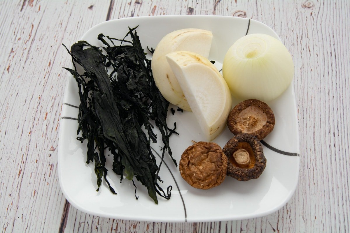 seaweed, dried mushrooms and mu on a plate