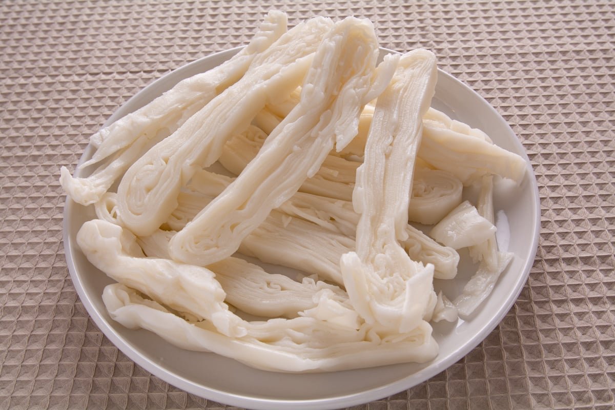 Hard rice noodles in a bowl