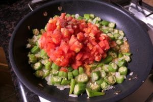 Okra and tomatoes in the pan