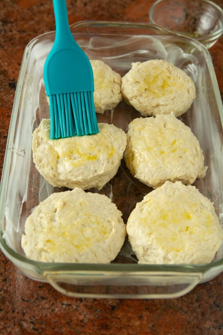 Easy homemade southern biscuits recipe (without buttermilk) James Strange