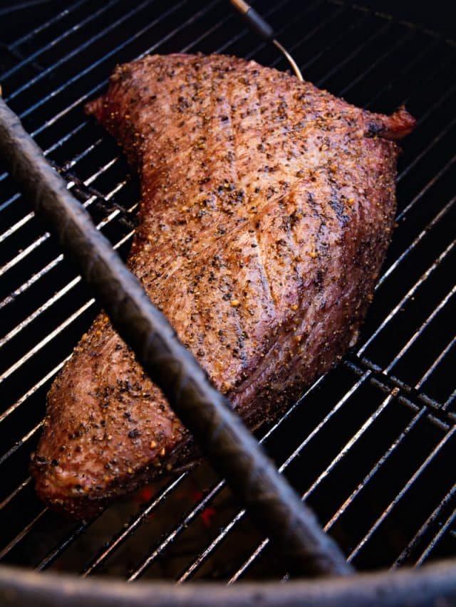 Cooked tri tip on a grill
